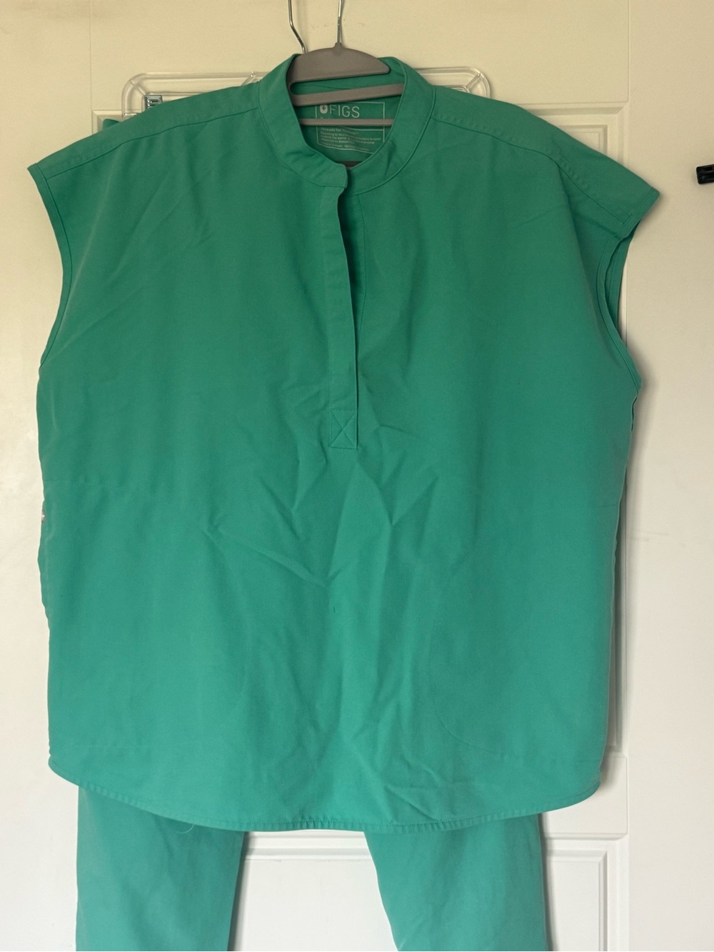 FIGS Surgical Green Rafaela Top + Zamora Jogger Scrub Set Size L